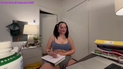 mia calvin online show from 7, 1, 2026