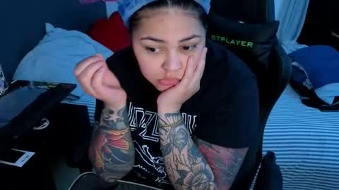 Mia online show from 4, 5, 2026