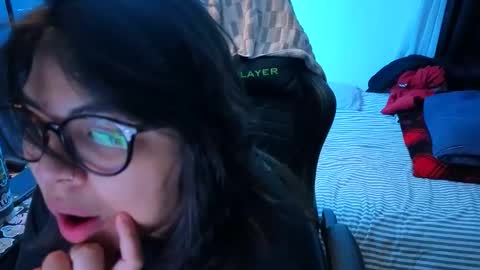 Mia online show from 10, 5, 2026