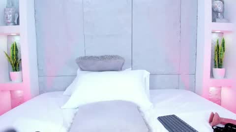 mia online show from 27, 10, 2025