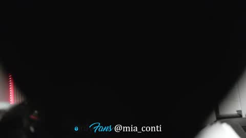 Snapshot of miacontilive chatting on 17, 10, 2025 miacontilive online show from 17, 10, 2025
