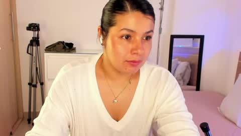 Snapshot of miadanielss chatting on 8, 6, 2026 IG Yojanagomez online show from 8, 6, 2026