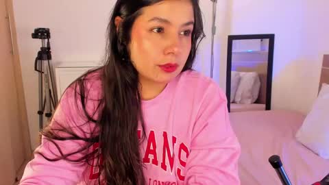 Snapshot of miadanielss chatting on 9, 6, 2026 IG Yojanagomez online show from 9, 6, 2026