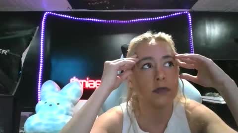 Snapshot of miaellababy chatting on 28, 10, 2025 miaellababy online show from 28, 10, 2025