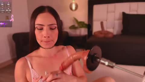 Mia online show from 9, 5, 2026