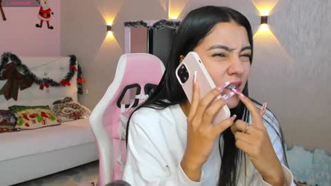 Mia Gomez online show from 7, 1, 2025