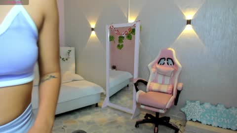 Mia Gomez online show from 9, 1, 2025