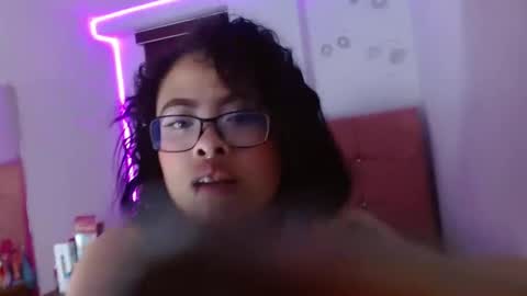 MIA VELEZ online show from 6, 1, 2025