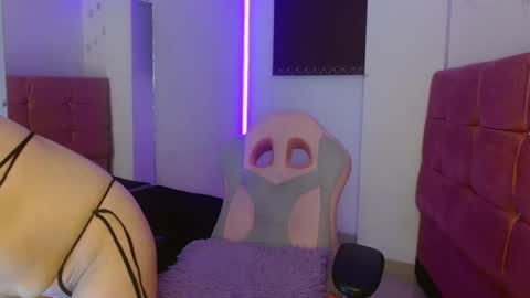MIA VELEZ online show from 10, 1, 2025