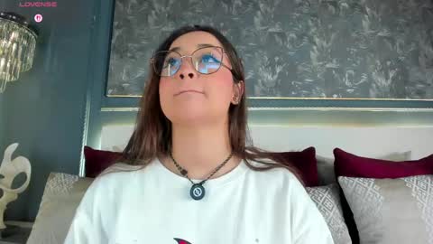 Mia  online show from 10, 5, 2026
