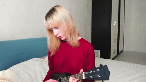 miakimiko online show from 15, 4, 2026