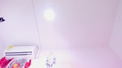 miakirshner_ online show from 24, 1, 2025