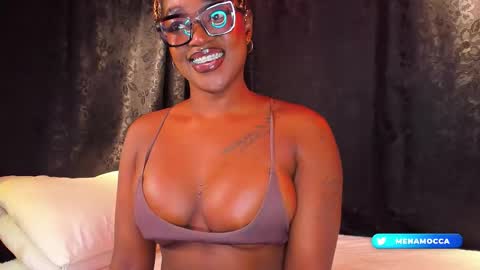 Snapshot of miaknox chatting on 18, 12, 2025 Mia online show from 18, 12, 2025