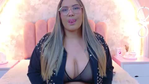 Mia online show from 7, 1, 2026