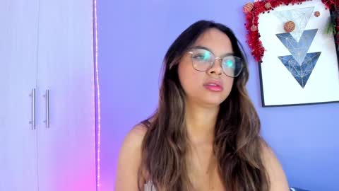Snapshot of mialuxx chatting on 3, 12, 2024 Mia online show from 3, 12, 2024