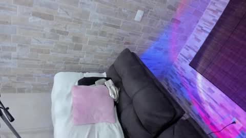 Snapshot of mialuxx chatting on 17, 12, 2024 Mia online show from 17, 12, 2024