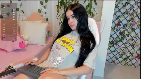 Snapshot of miamaiha chatting on 19, 12, 2024 mia 600am-1000am Colombia time online show from 19, 12, 2024