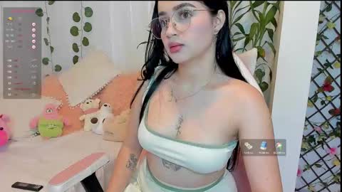 Snapshot of miamaiha chatting on 2, 3, 2025 mia 600am-1000am Colombia time online show from 2, 3, 2025