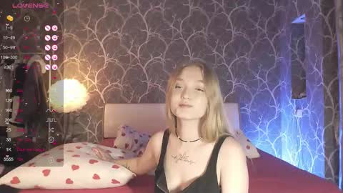 Snapshot of miamiameow chatting on 24, 9, 2025 Mia online show from 24, 9, 2025