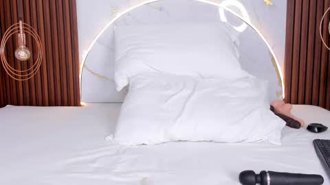 Snapshot of miamiller69 chatting on 11, 10, 2025 Mia  online show from 11, 10, 2025