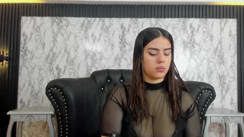Snapshot of miamontoya chatting on 4, 1, 2025 Mia -5 7001400 Follow online show from 4, 1, 2025