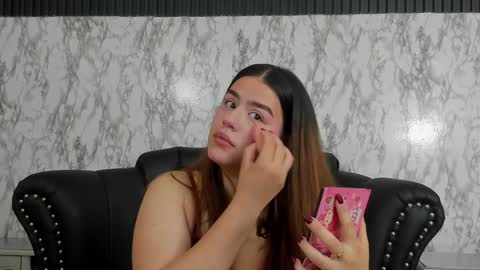 Snapshot of miamontoya chatting on 28, 1, 2025 Mia -5 7001400 Follow online show from 28, 1, 2025