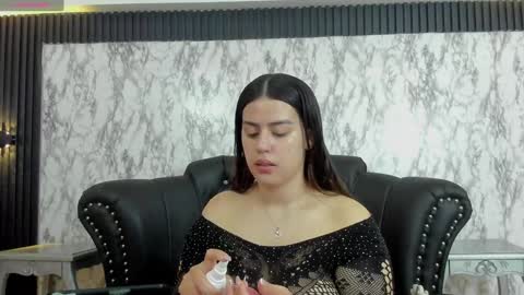 Snapshot of miamontoya chatting on 6, 2, 2025 Mia -5 7001400 Follow online show from 6, 2, 2025