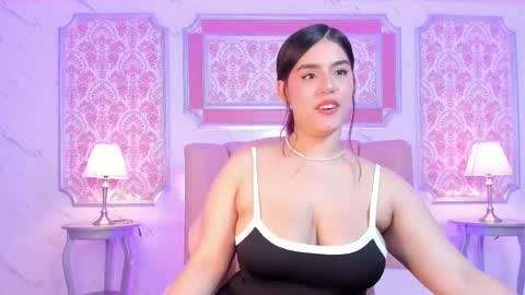 Snapshot of miamontoya chatting on 1, 3, 2025 Mia -5 7001400 Follow online show from 1, 3, 2025