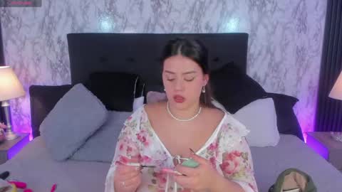 Mia   -5 7001400 Follow  online show from 20, 5, 2026