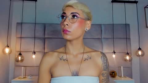 Mia Morgann online show from 23, 12, 2024