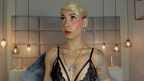 Mia Morgann online show from 2, 1, 2025