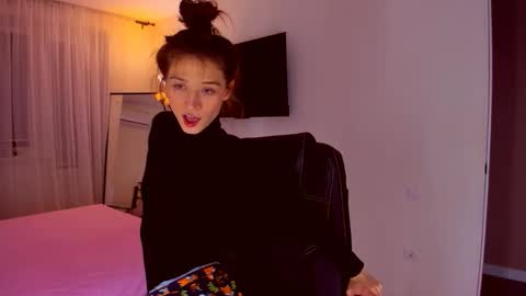 Mia online show from 3, 12, 2025