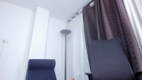 Mia Milf online show from 20, 5, 2026