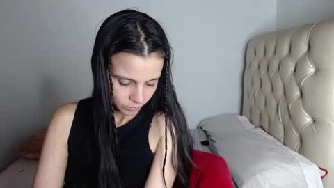miarobinn_ online show from 2, 12, 2024