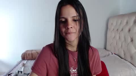 miarobinn_ online show from 3, 12, 2024