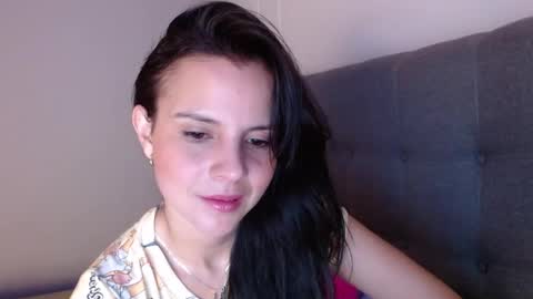 miarobinn_ online show from 2, 3, 2025