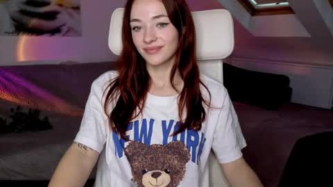 Snapshot of miarouge_me chatting on 22, 10, 2025 Mia online show from 22, 10, 2025