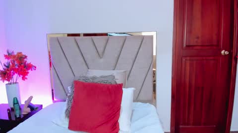 Snapshot of miavalente chatting on 11, 1, 2025 MiaValente online show from 11, 1, 2025