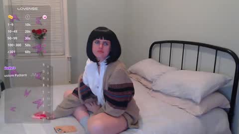 Snapshot of miawallace__ chatting on 28, 1, 2025 Mia  online show from 28, 1, 2025