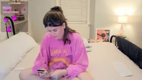 Snapshot of miawallace__ chatting on 23, 10, 2025 Mia  online show from 23, 10, 2025