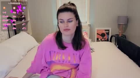 Snapshot of miawallace__ chatting on 24, 10, 2025 Mia  online show from 24, 10, 2025