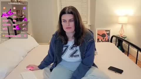 Snapshot of miawallace__ chatting on 25, 10, 2025 Mia  online show from 25, 10, 2025