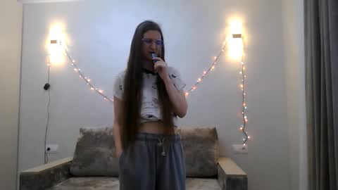 Snapshot of micaelaneighbours chatting on 1, 10, 2025 La online show from 1, 10, 2025