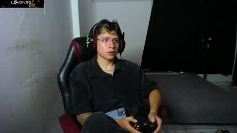 michael independent model  online show from 6, 11, 2025