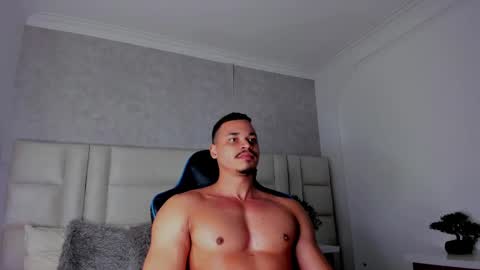 Snapshot of michael_reinolds chatting on 27, 9, 2025 Michael online show from 27, 9, 2025