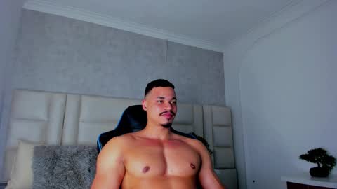 Snapshot of michael_reinolds chatting on 1, 11, 2025 Michael online show from 1, 11, 2025