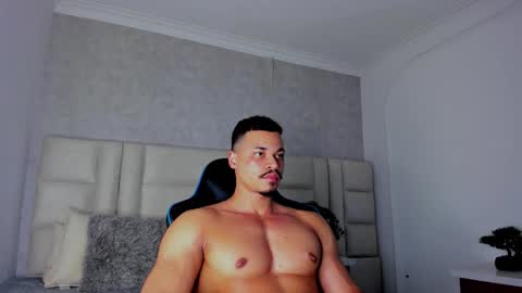 Snapshot of michael_reinolds chatting on 6, 11, 2025 Michael online show from 6, 11, 2025