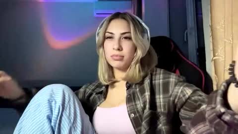 michellcrumpacker online show from 2, 11, 2025