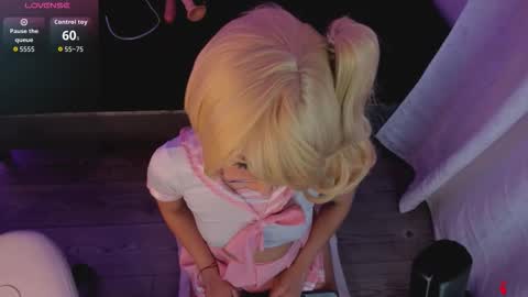 Snapshot of michelle_cutee_ chatting on 11, 10, 2025 michelle_cutee_ online show from 11, 10, 2025