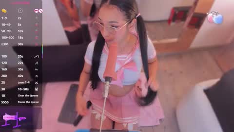 Snapshot of michelle_cutee_ chatting on 17, 11, 2025 michelle_cutee_ online show from 17, 11, 2025